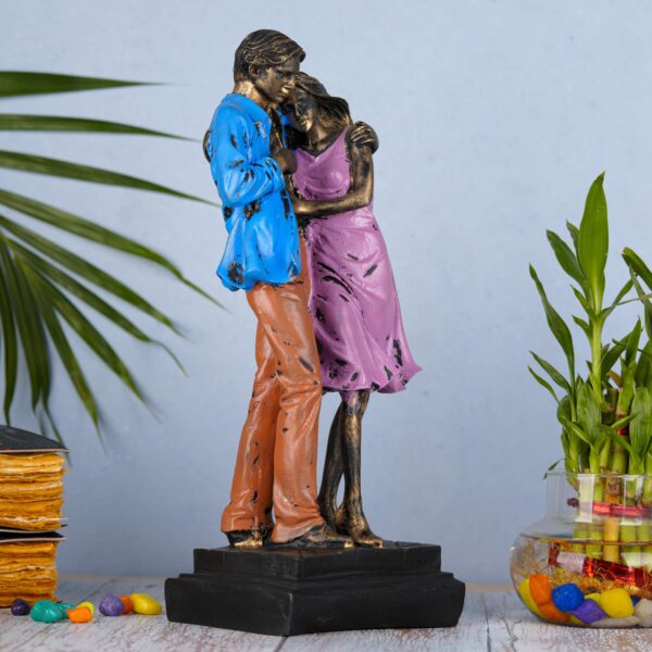Handcrafted Romantic Couple Holding Each Other Decorative Showpiece